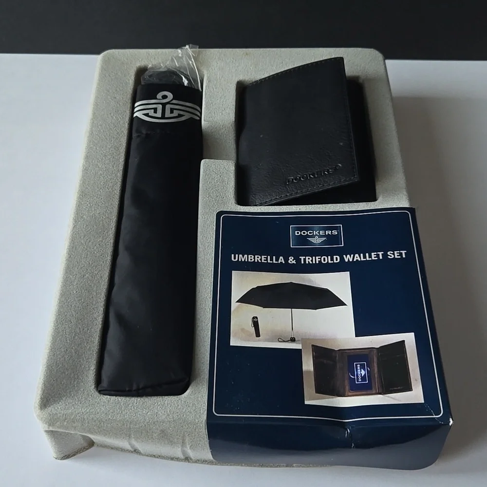 Dockers Black Umbrella and Tri-Fold Black Leather Wallet Set - NEW